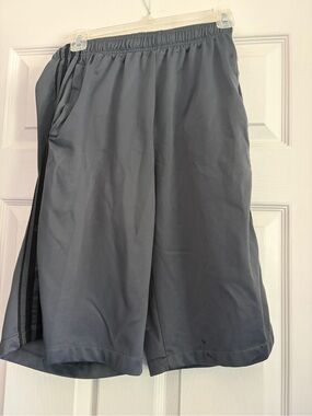 Men's Athletic Training Shorts in Gray - Comfortable Performance